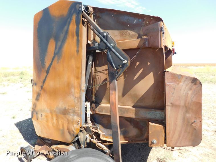 image for item DM2495 2012 John Deere 569  round baler