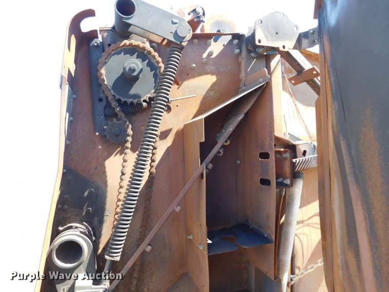 image for item DM2495 2012 John Deere 569  round baler