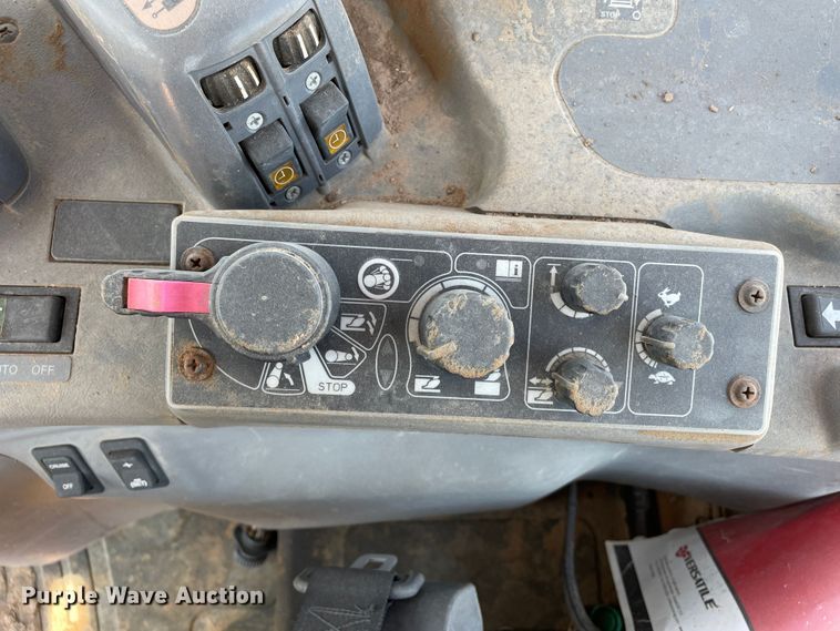 image for item DN5184 2011 Versatile 305  MFWD tractor