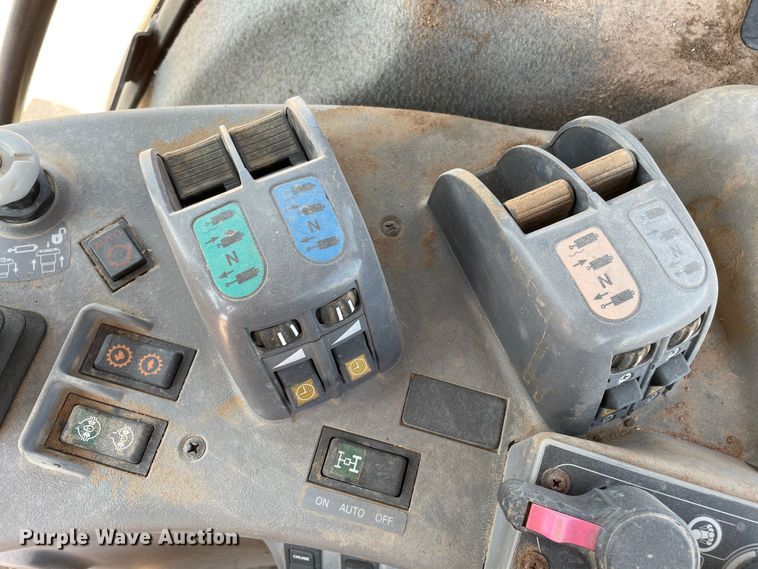 image for item DN5184 2011 Versatile 305  MFWD tractor