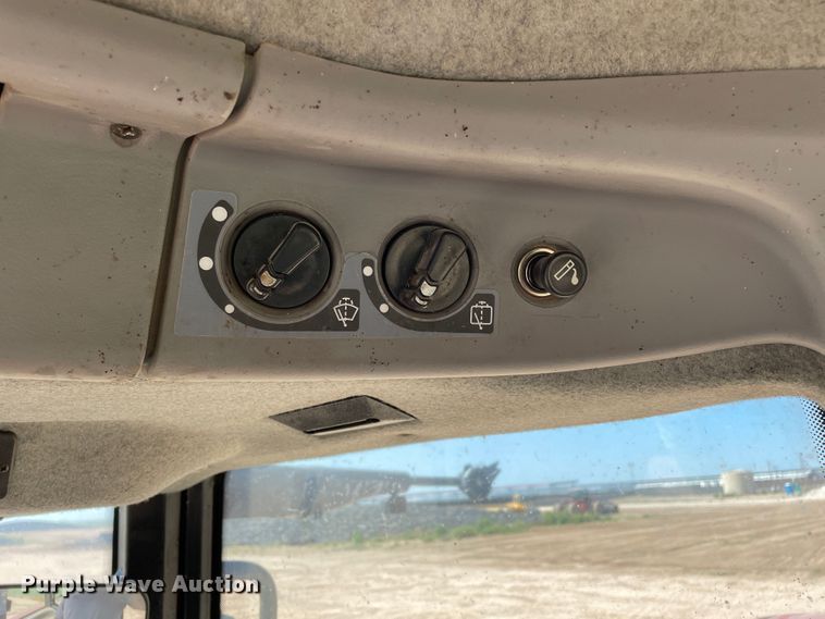 image for item DN5184 2011 Versatile 305  MFWD tractor