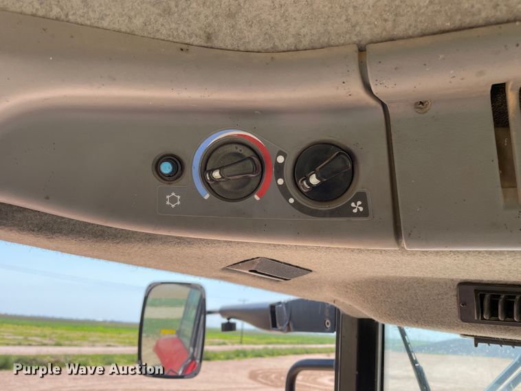 image for item DN5184 2011 Versatile 305  MFWD tractor