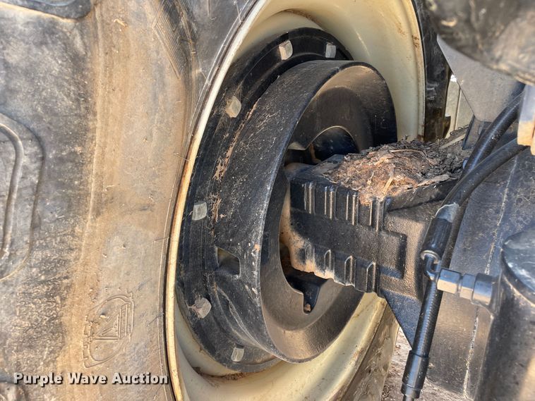 image for item DN5184 2011 Versatile 305  MFWD tractor