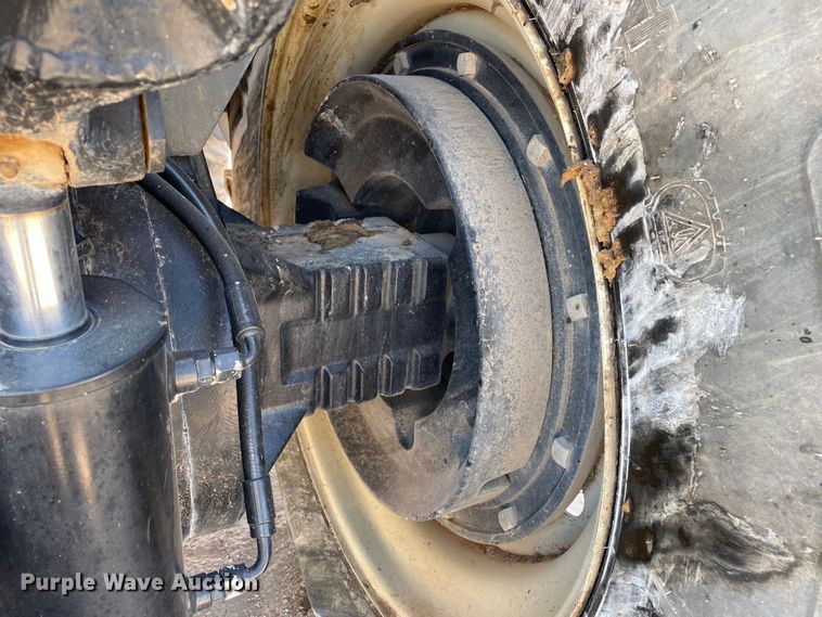 image for item DN5184 2011 Versatile 305  MFWD tractor