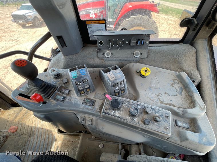 image for item DN5185 Versatile 305  MFWD tractor