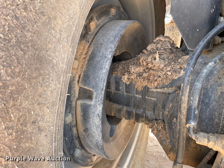 image for item DN5185 Versatile 305  MFWD tractor