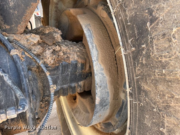 image for item DN5185 Versatile 305  MFWD tractor