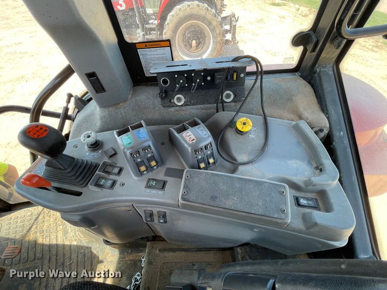 image for item DN5186 Versatile 280  MFWD tractor