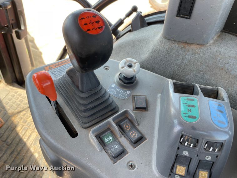 image for item DN5186 Versatile 280  MFWD tractor