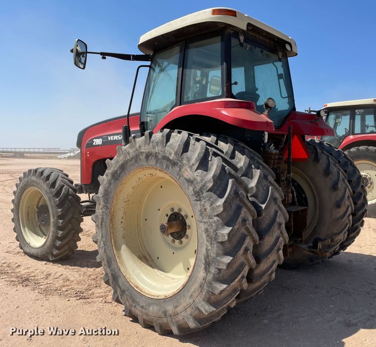 image for item DN5187 2011 Versatile 280  MFWD tractor