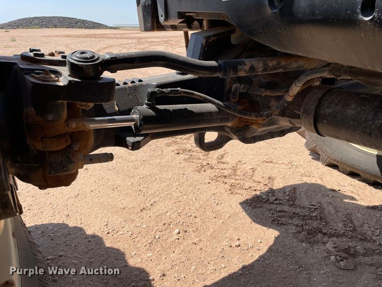 image for item DN5187 2011 Versatile 280  MFWD tractor