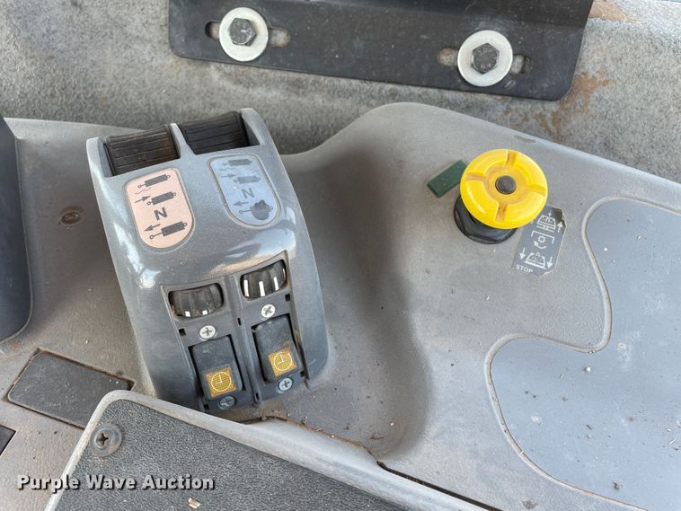 image for item DN5187 2011 Versatile 280  MFWD tractor