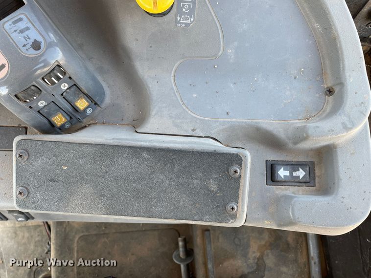 image for item DN5187 2011 Versatile 280  MFWD tractor