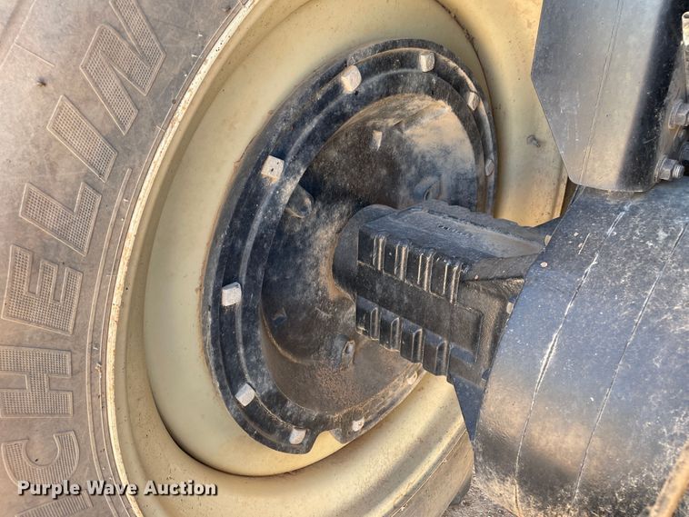 image for item DN5187 2011 Versatile 280  MFWD tractor