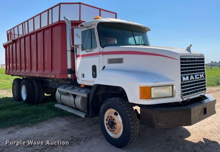 image for item DN5191 1994 Mack CH612  silage truck