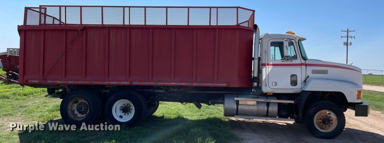 image for item DN5191 1994 Mack CH612  silage truck