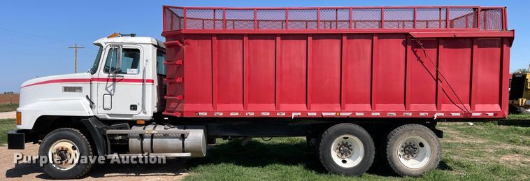 image for item DN5191 1994 Mack CH612  silage truck