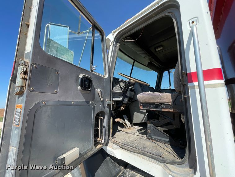 image for item DN5191 1994 Mack CH612  silage truck