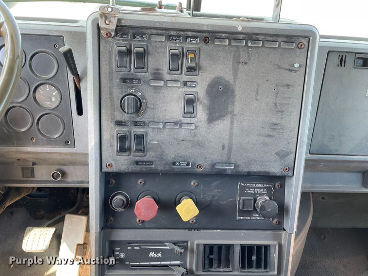 image for item DN5191 1994 Mack CH612  silage truck