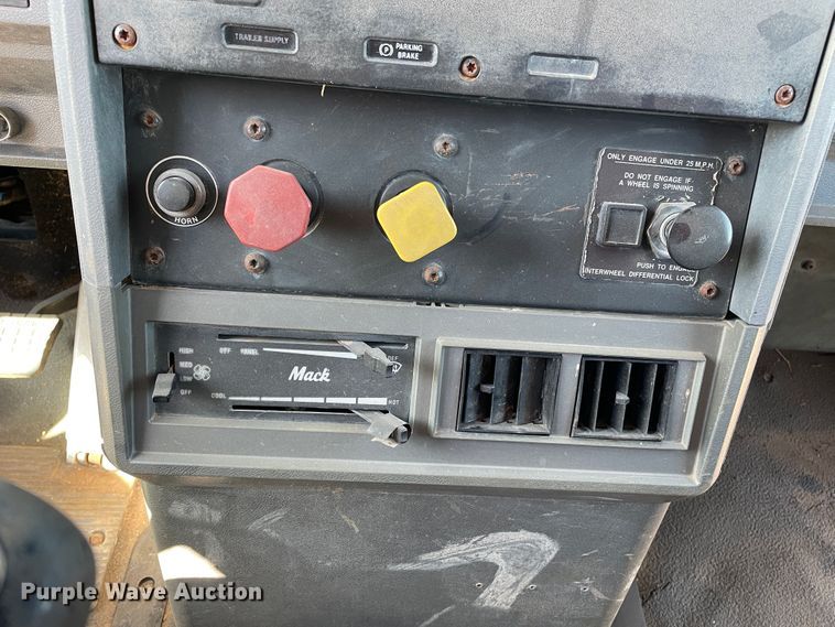 image for item DN5191 1994 Mack CH612  silage truck