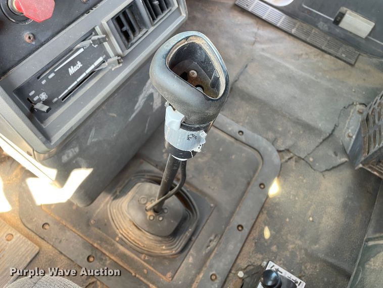 image for item DN5191 1994 Mack CH612  silage truck