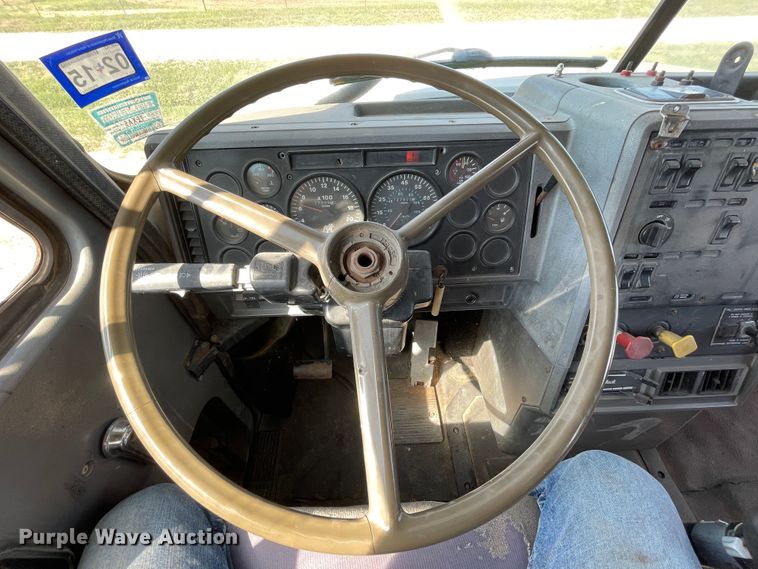 image for item DN5191 1994 Mack CH612  silage truck