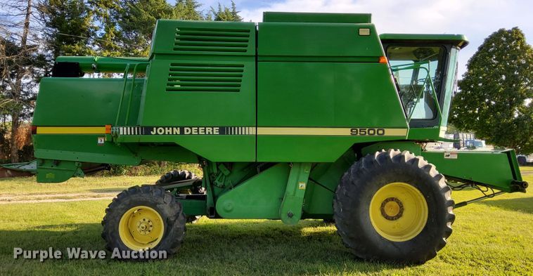 image for item DN6854 1992 John Deere 9500  combine