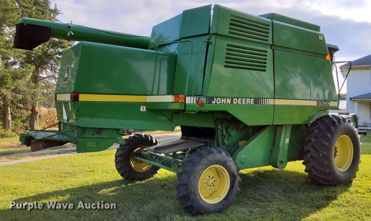 image for item DN6854 1992 John Deere 9500  combine