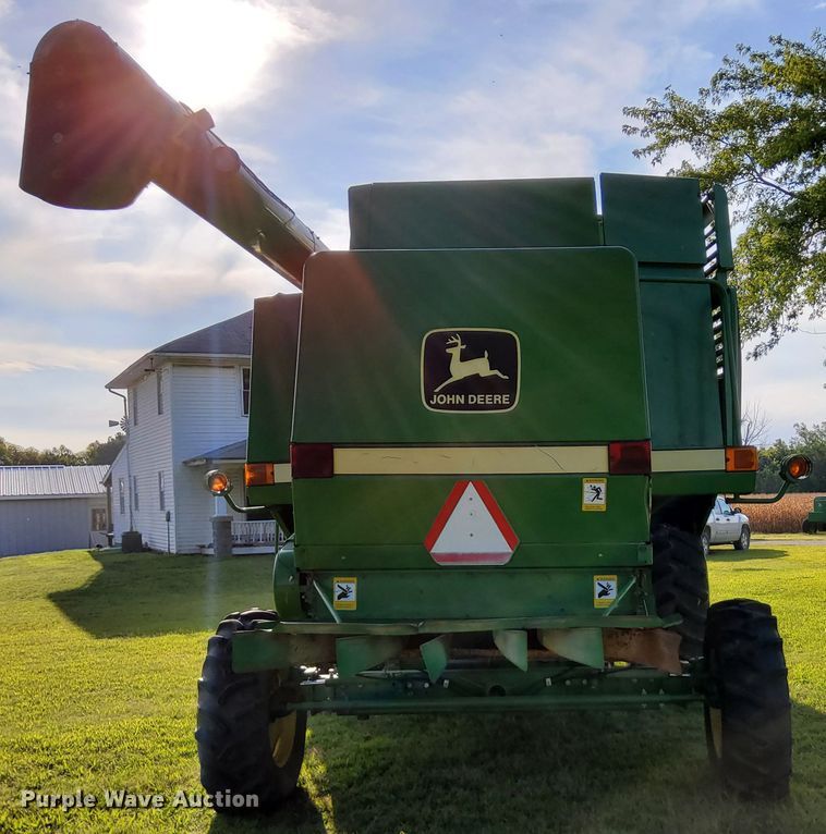 image for item DN6854 1992 John Deere 9500  combine