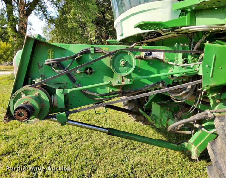 image for item DN6854 1992 John Deere 9500  combine