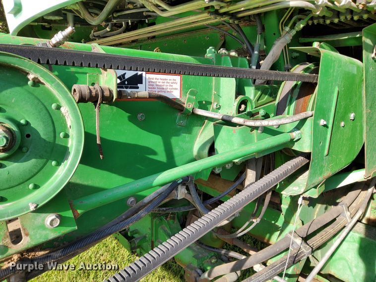 image for item DN6854 1992 John Deere 9500  combine