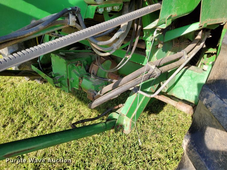 image for item DN6854 1992 John Deere 9500  combine