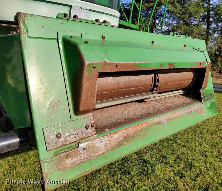 image for item DN6854 1992 John Deere 9500  combine