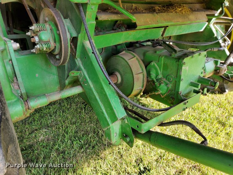 image for item DN6854 1992 John Deere 9500  combine