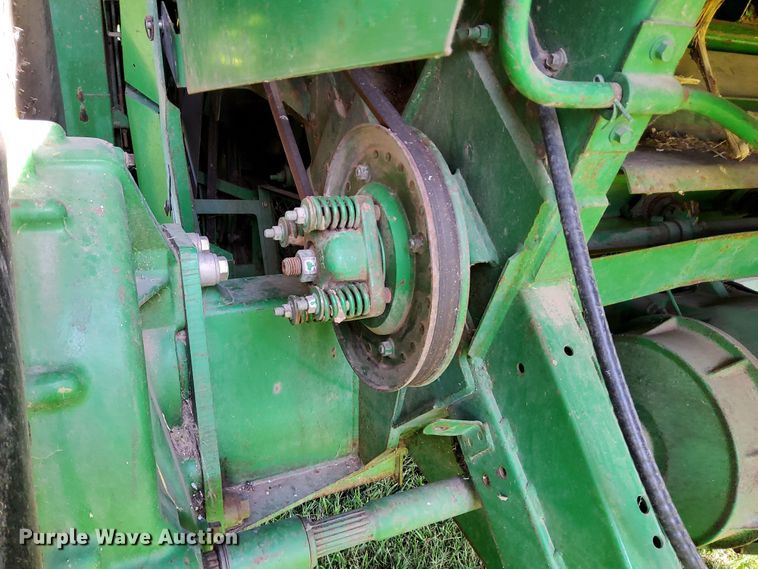image for item DN6854 1992 John Deere 9500  combine