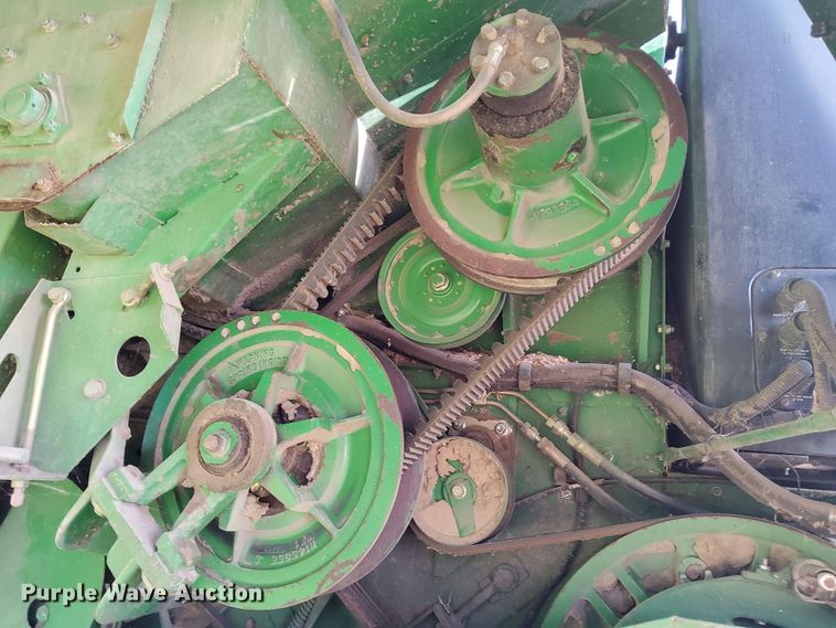 image for item DN6854 1992 John Deere 9500  combine