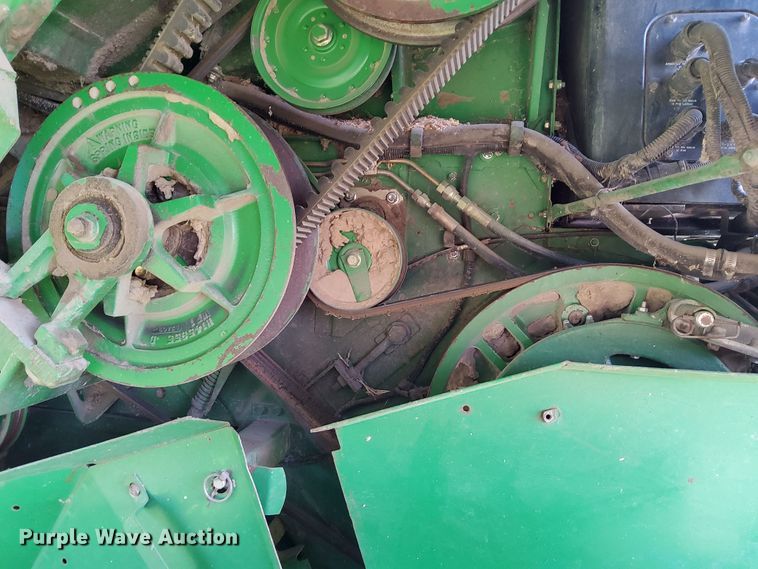 image for item DN6854 1992 John Deere 9500  combine