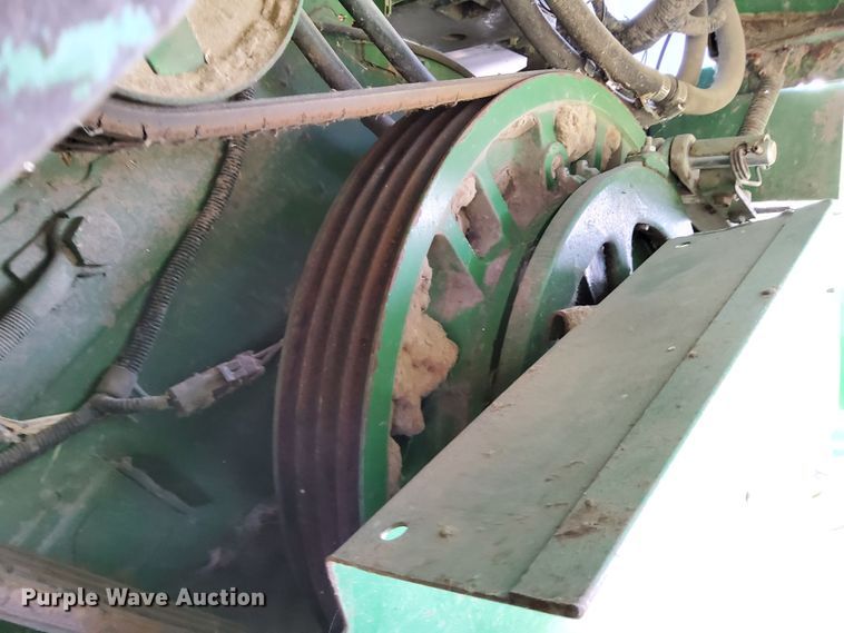 image for item DN6854 1992 John Deere 9500  combine