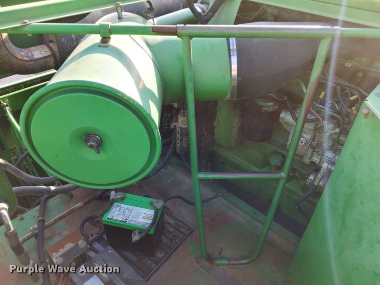 image for item DN6854 1992 John Deere 9500  combine