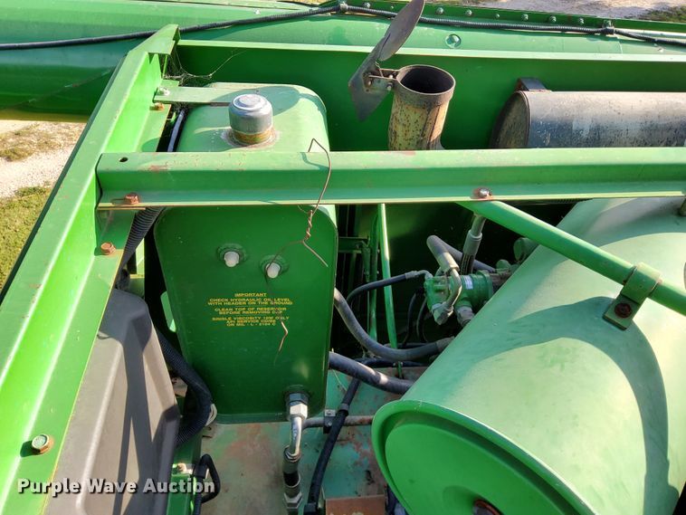 image for item DN6854 1992 John Deere 9500  combine