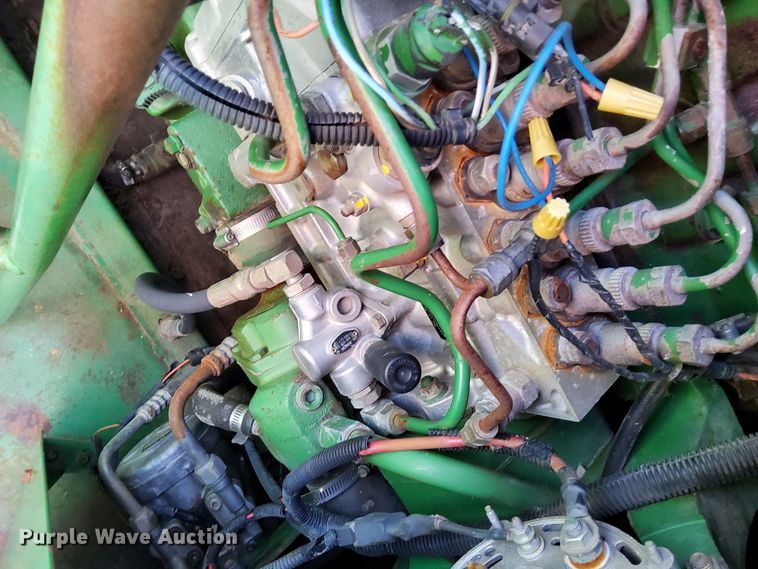 image for item DN6854 1992 John Deere 9500  combine