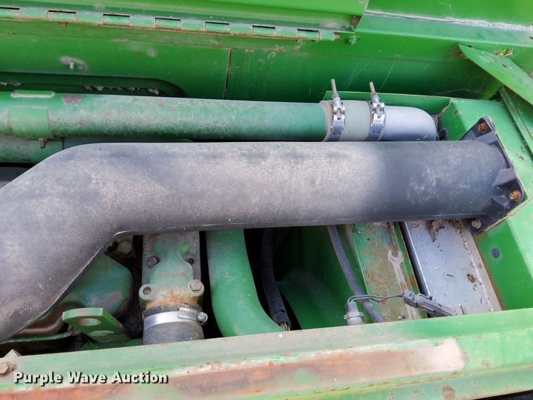 image for item DN6854 1992 John Deere 9500  combine