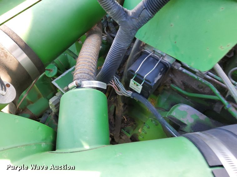 image for item DN6854 1992 John Deere 9500  combine