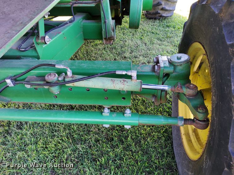 image for item DN6854 1992 John Deere 9500  combine