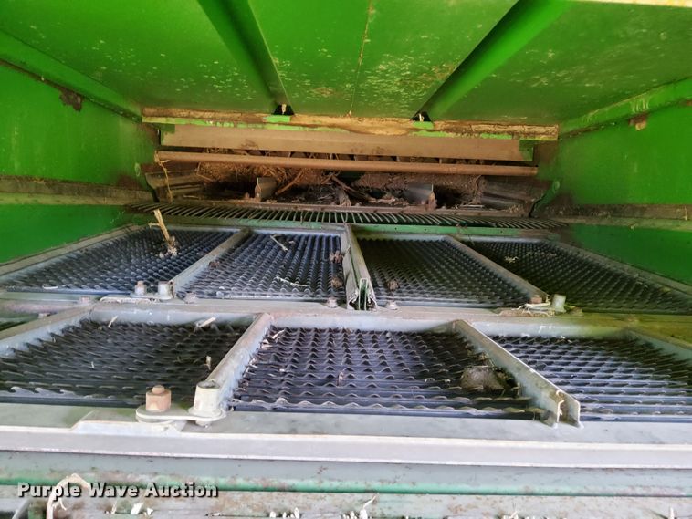 image for item DN6854 1992 John Deere 9500  combine