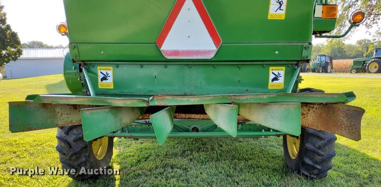 image for item DN6854 1992 John Deere 9500  combine