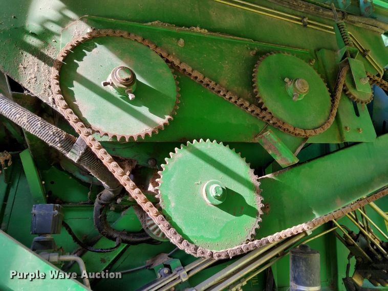 image for item DN6854 1992 John Deere 9500  combine