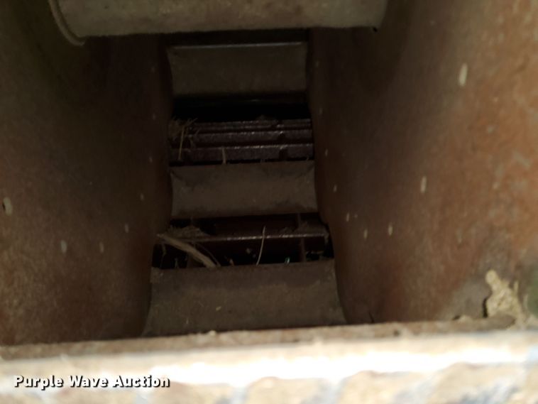 image for item DN6854 1992 John Deere 9500  combine