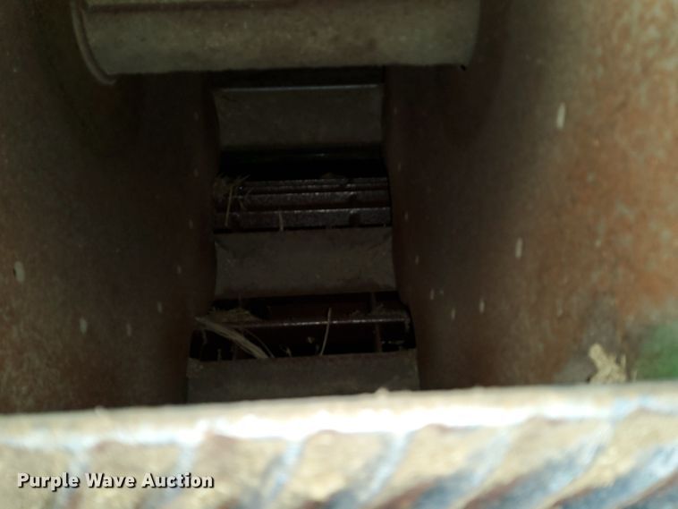 image for item DN6854 1992 John Deere 9500  combine