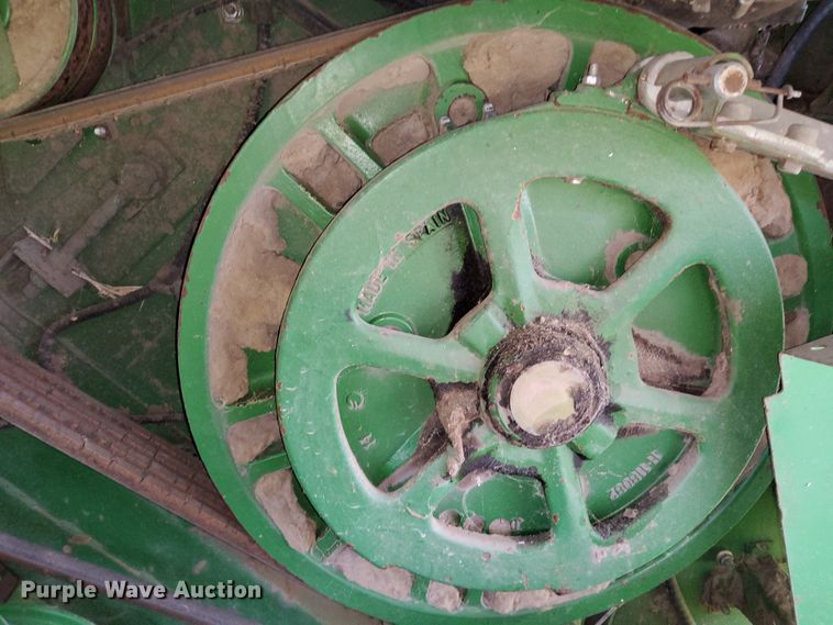 image for item DN6854 1992 John Deere 9500  combine